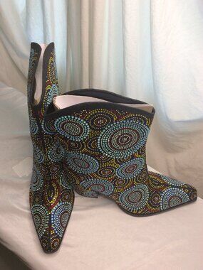 Sparkling Circles Bootie Sizes: 9–12